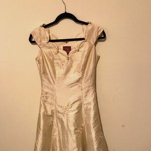 NEW WITH TAGS MOZEN Chinese designer dress (木真了）